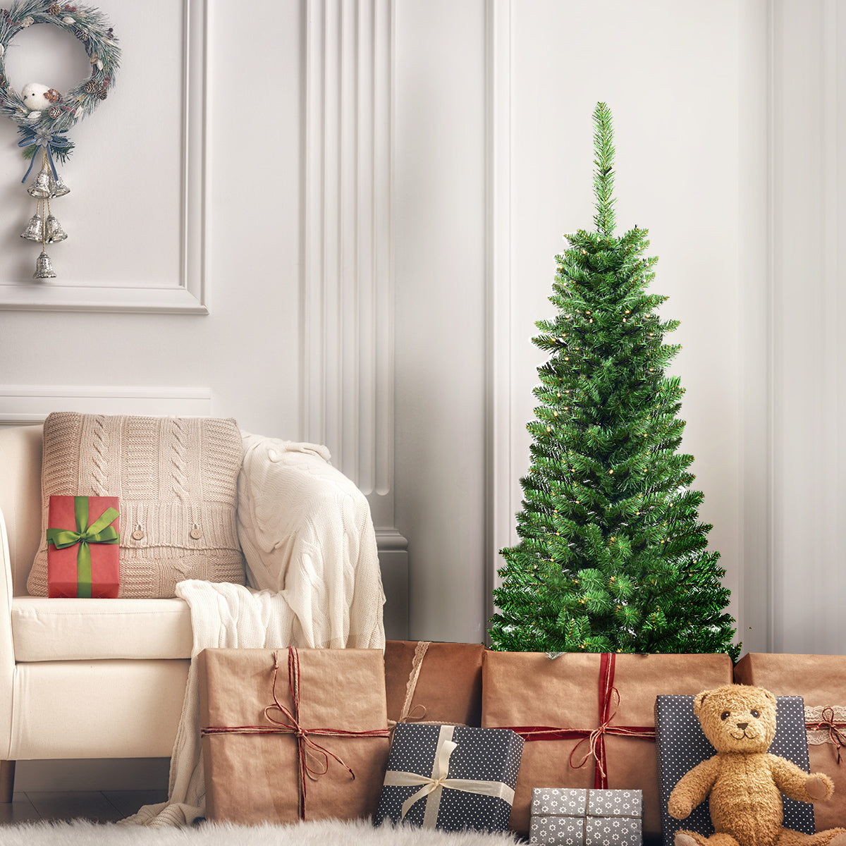 Julgran – smal med varmvita LED lampor konstgjord – 135 cm – Grön
