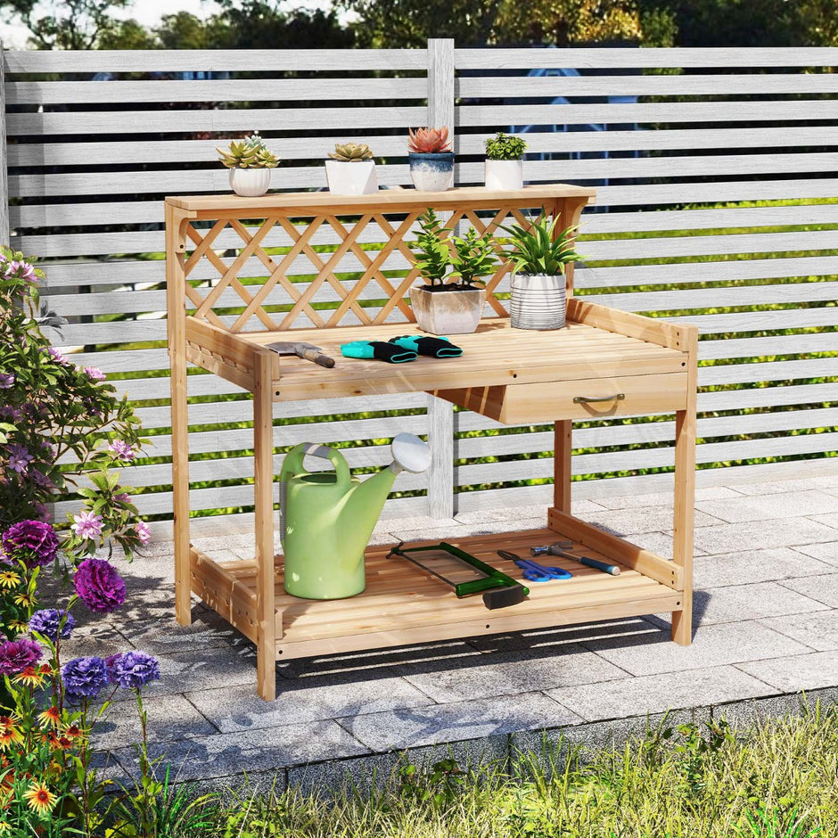 Trädgårdsbord – i trä med spaljé, arbetsyta och låda samt hyllor, – 2 . – Natur