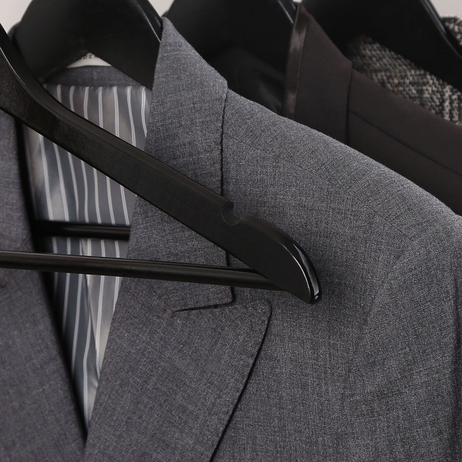 Bekleidungsbügel - 20 Stück - Massives Holz - schwarz