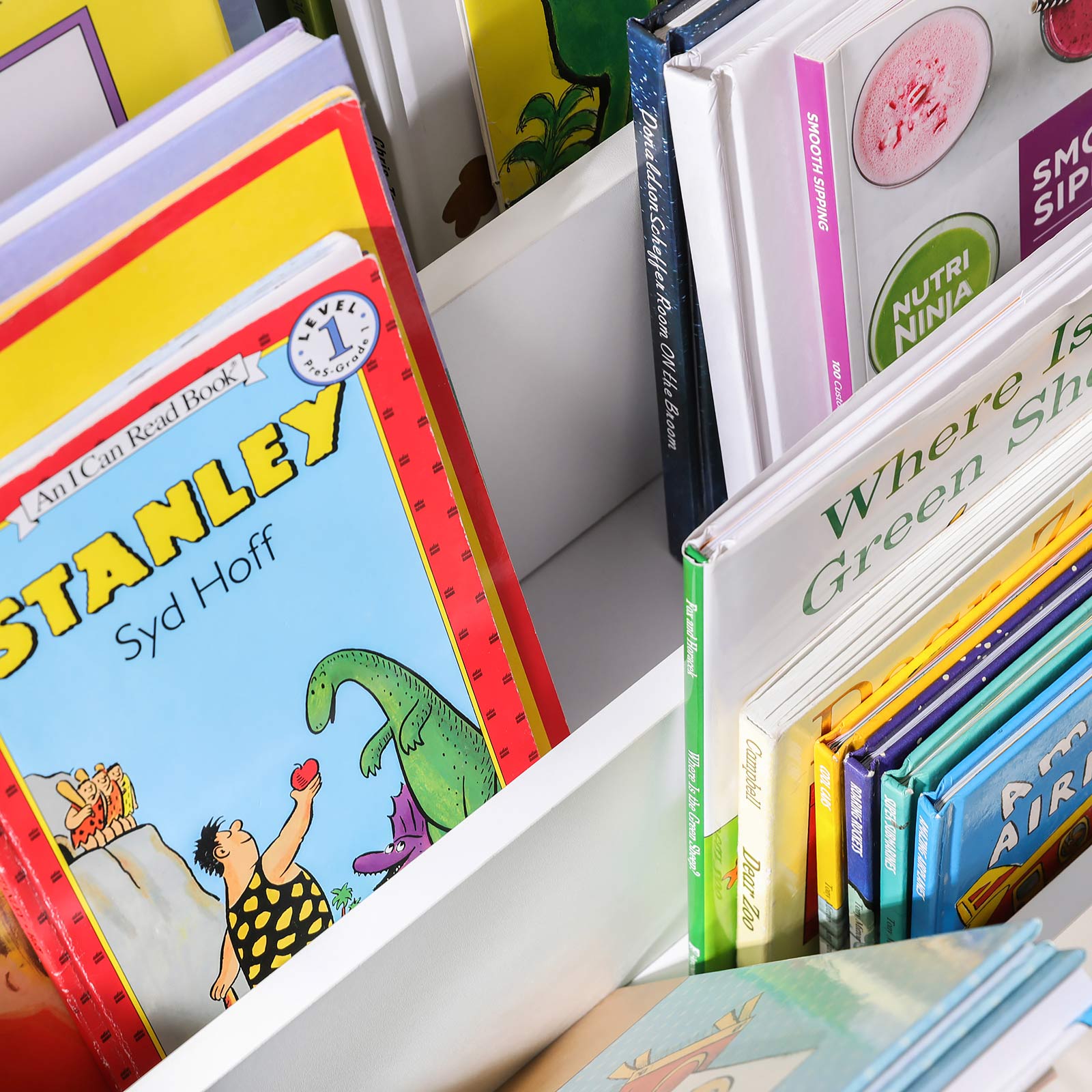 Lagerregal - Kinderschrank - farbenfroh - für Spielzeug und Kleidung