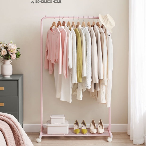 Kleidungsständer 91 cm breit auf pastellrosa Rädern
