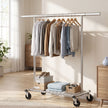 Kledingrek op Wieltjes – Uitschuifbaar 92-132 cm – Met Onderplank – Tot 180 kg – Zilver