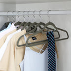 Set von 100 Kleiderbügel