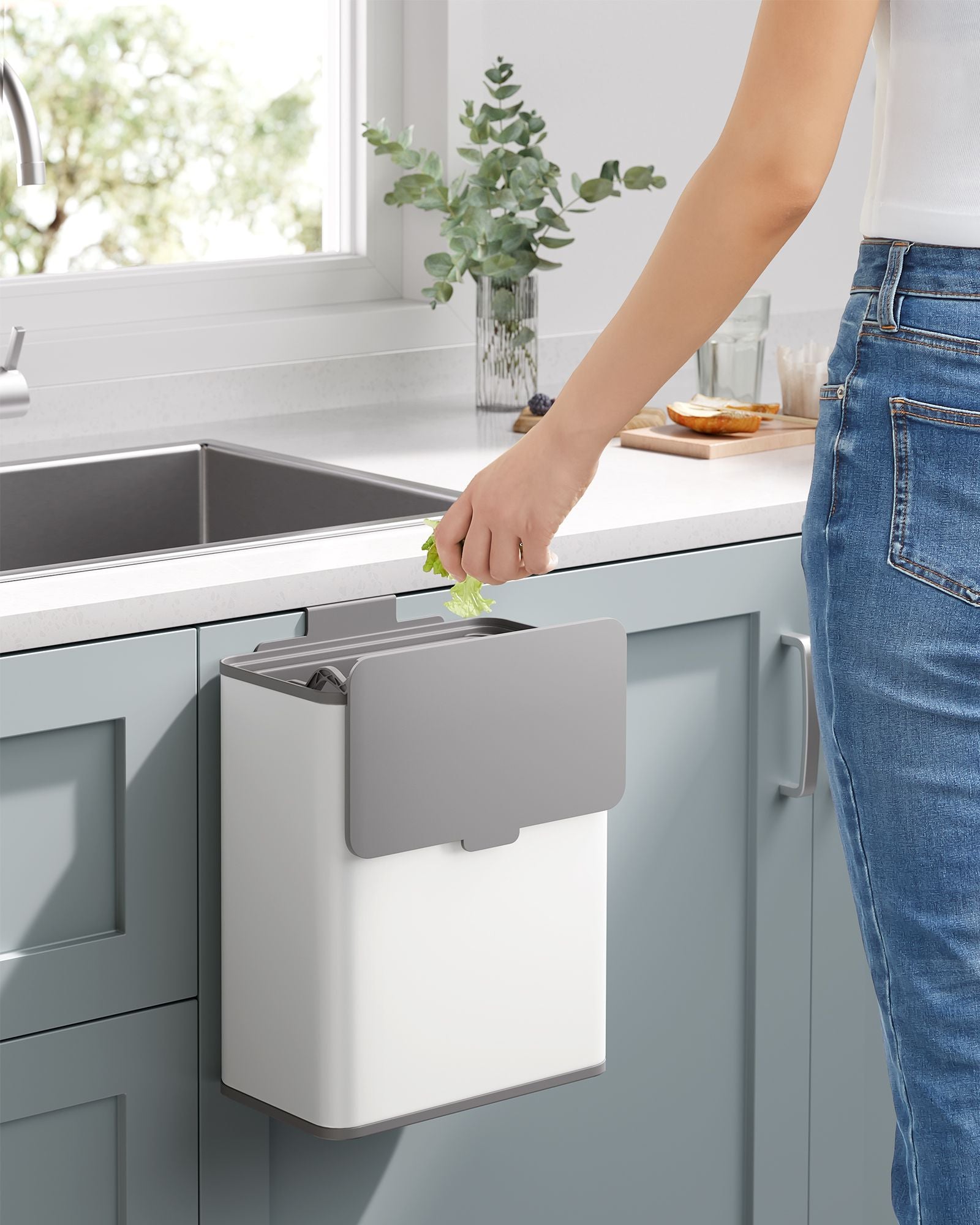 Müllbehälter mit Deckel für organische Abfälle aus Metall