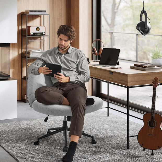 Bürostuhl mit breiter Sitz und paubengrauem Chassis