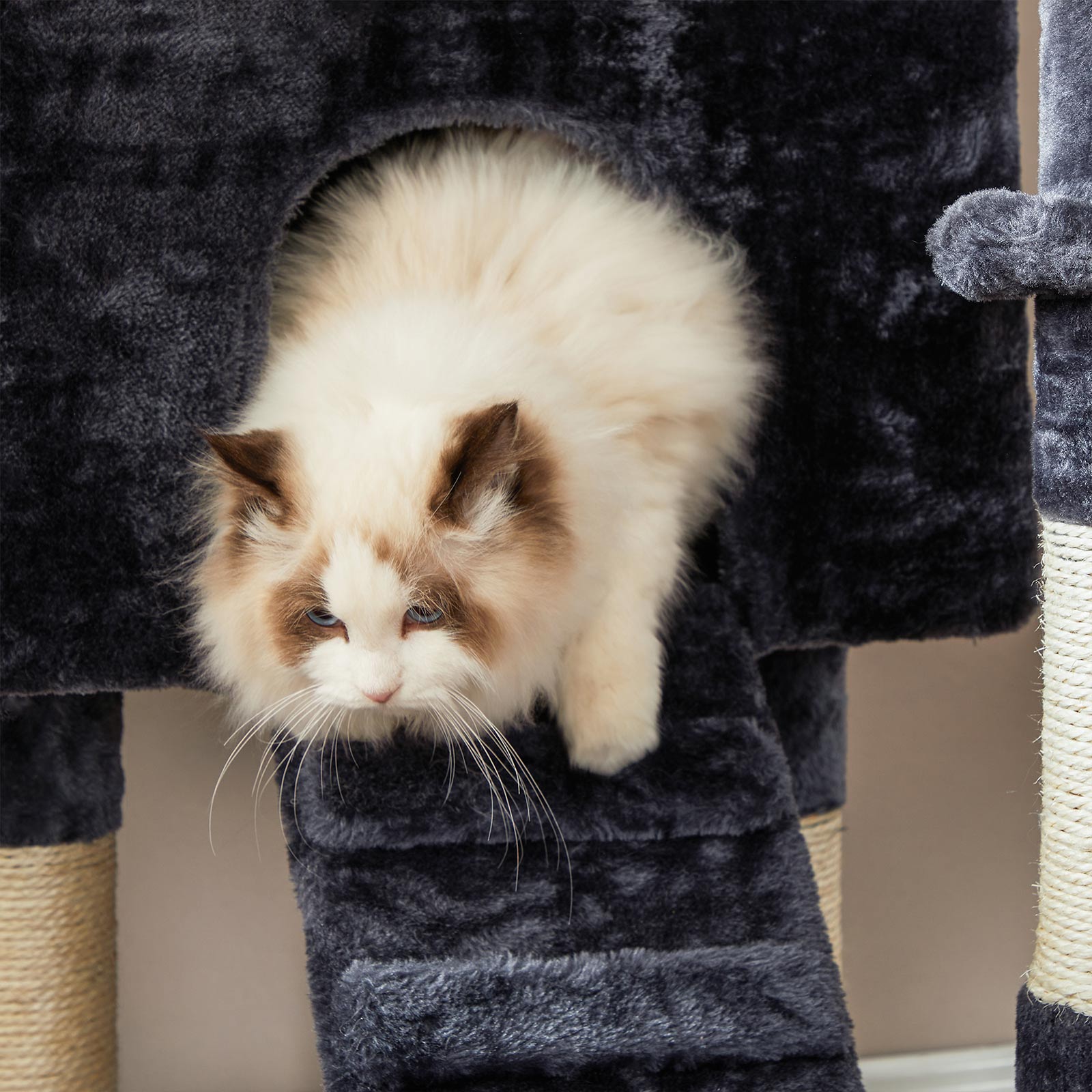 Kratzerpfosten - rauchig grau