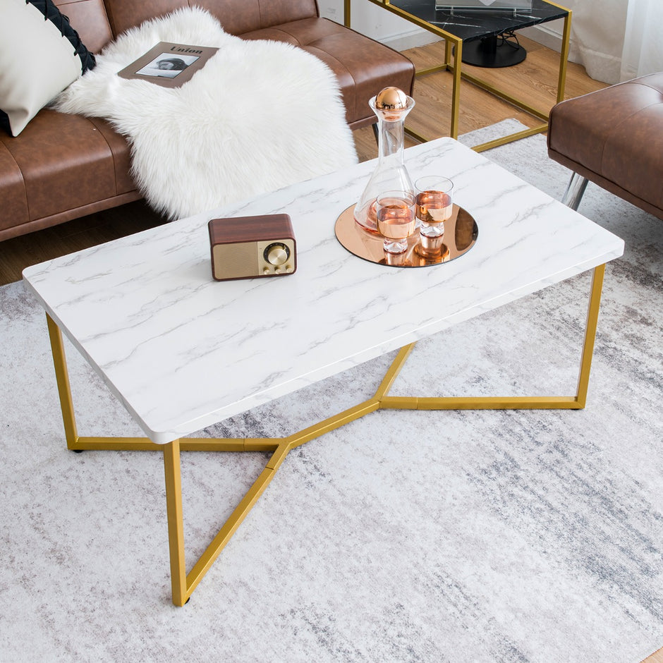 Soffbord – i marmorlook med gyllene metallram och justerbara fotkuddar – Vit