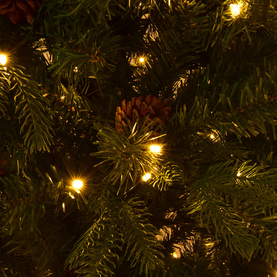 Konstgjord – julgran med LED ljus Grön – 210/225/240 cm 210 cm – Varmvit