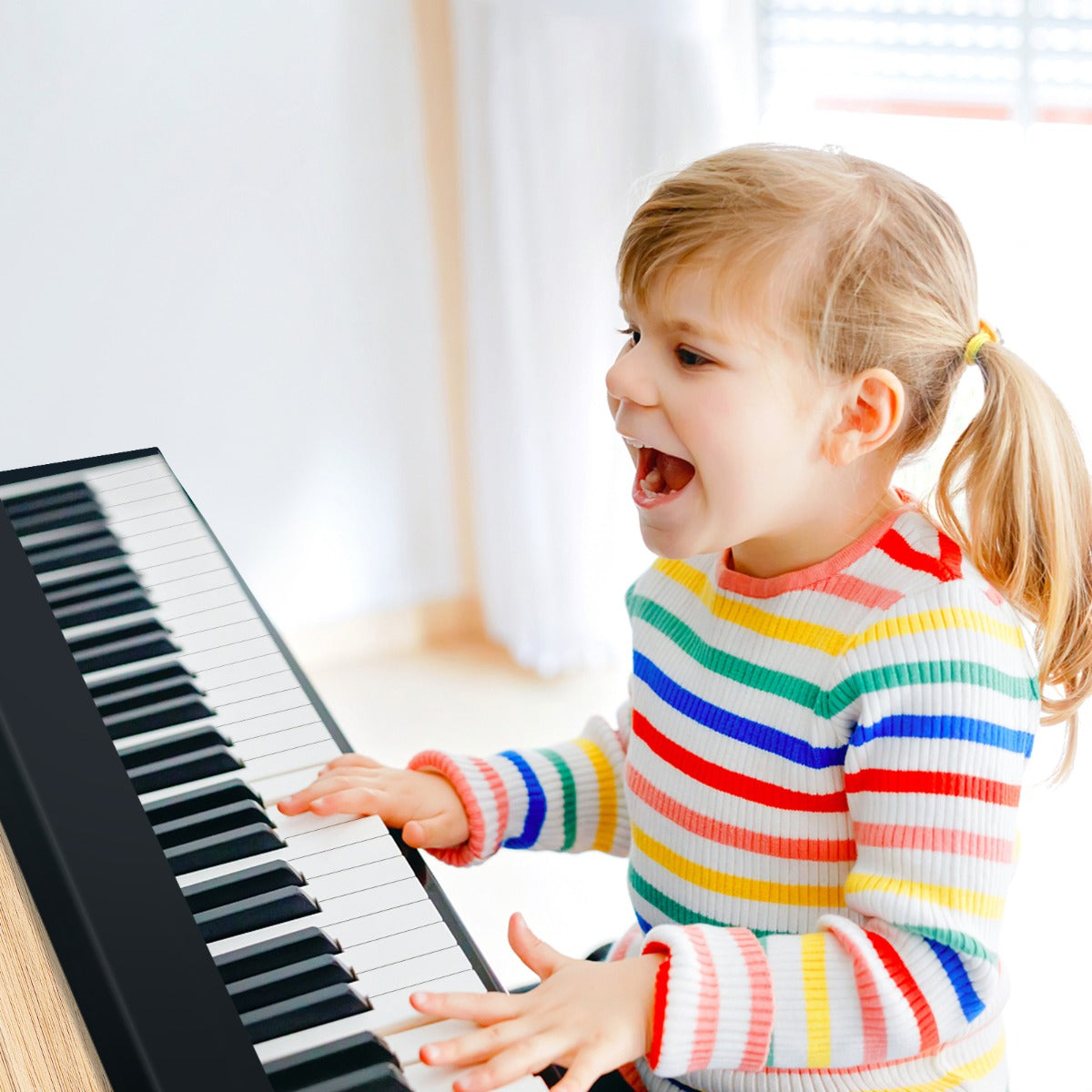Digitalt – piano med tangenter och Bluetooth musikställ pedal hopfällbar – 61 – Svart och vit