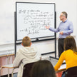 Dubbelsidig – mobil whiteboard med rutmönster och stativ pennfack – 120 x 90 cm – Svart