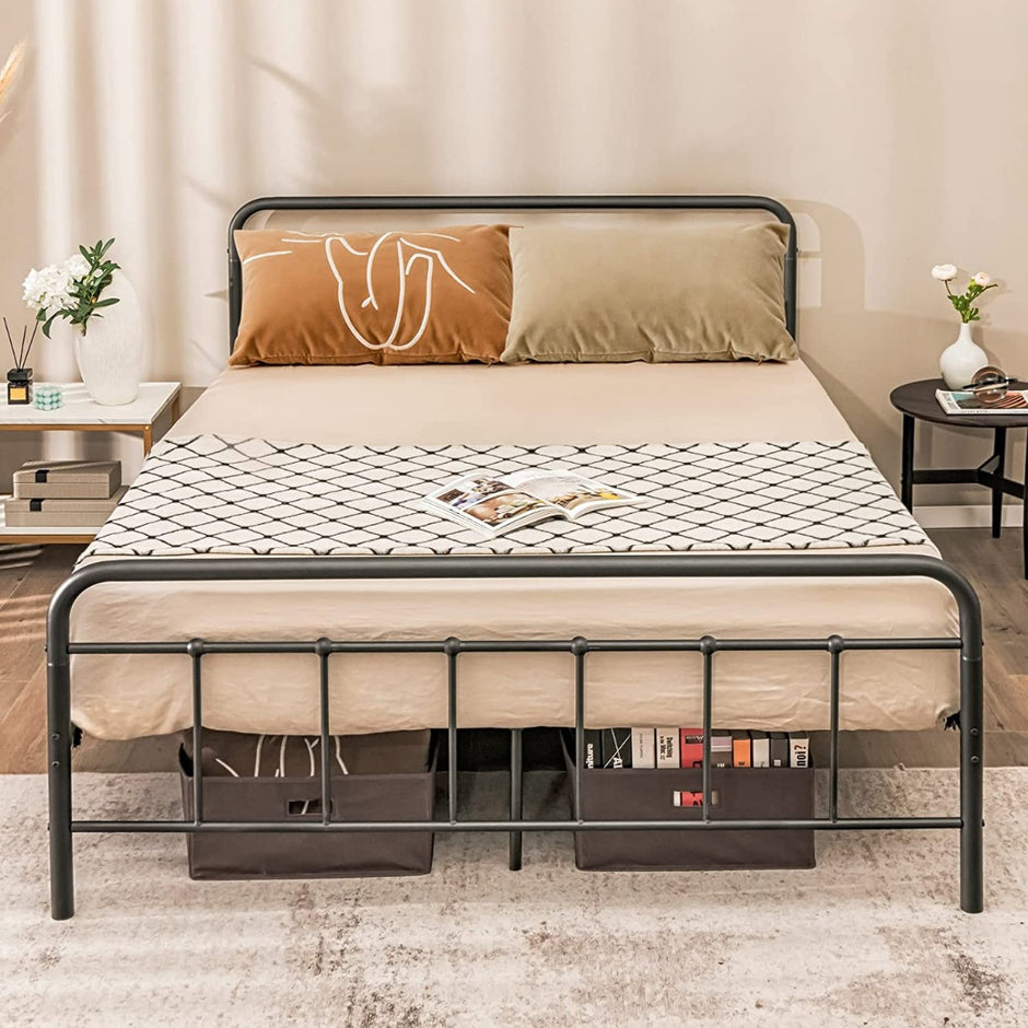 Metallplattformssäng – Modern sängram med sänggavel och fotgavel – 208 x 164 x 102 cm – Svart