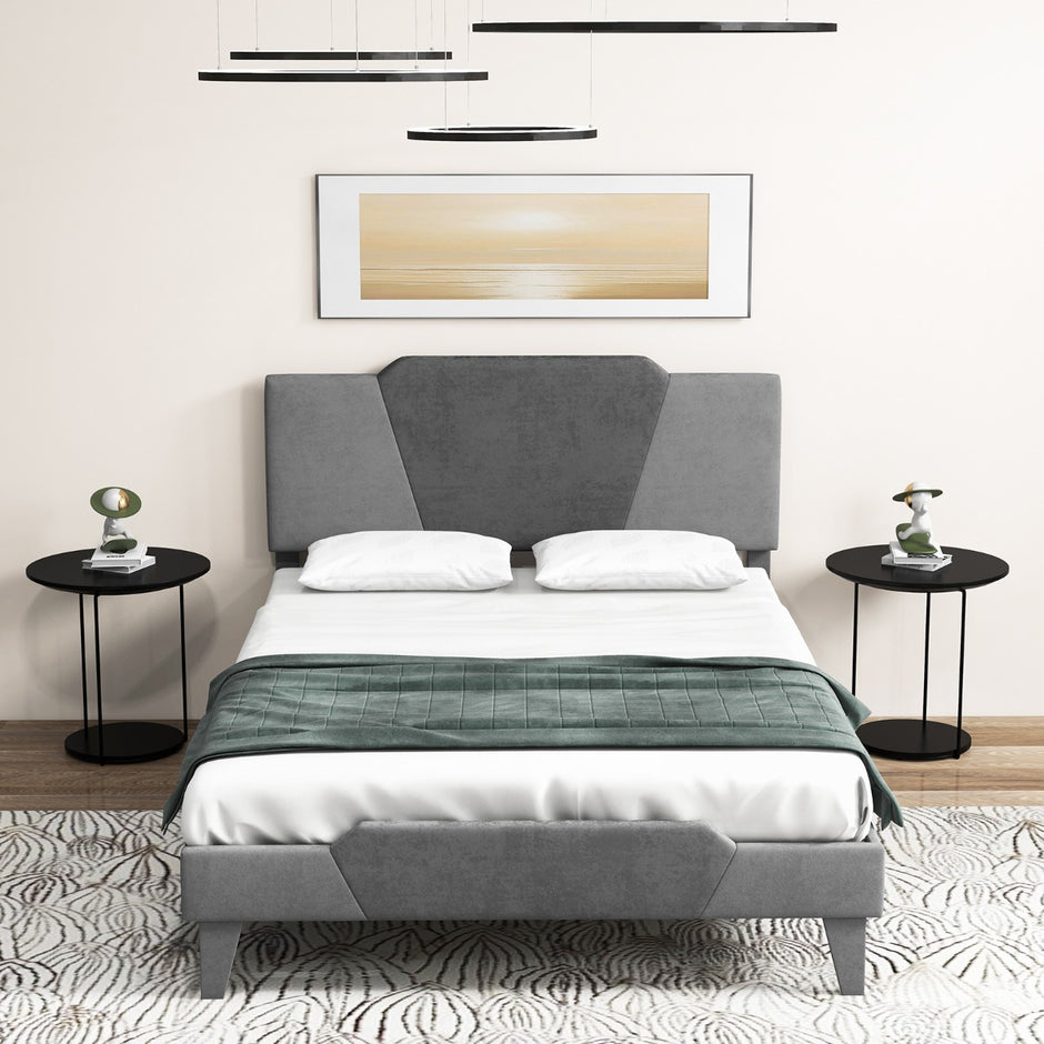 Klädd – plattformssäng i dubbelstorlek Sammetssängstomme med sänggavel av massiva träribbor – 140 x 200 cm – Grå